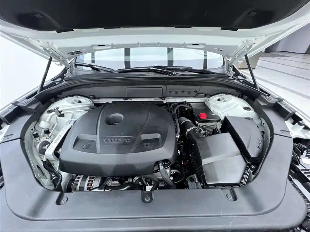 Volvo XC60 2018 T5 AWD Zhiyuan Sport Edition