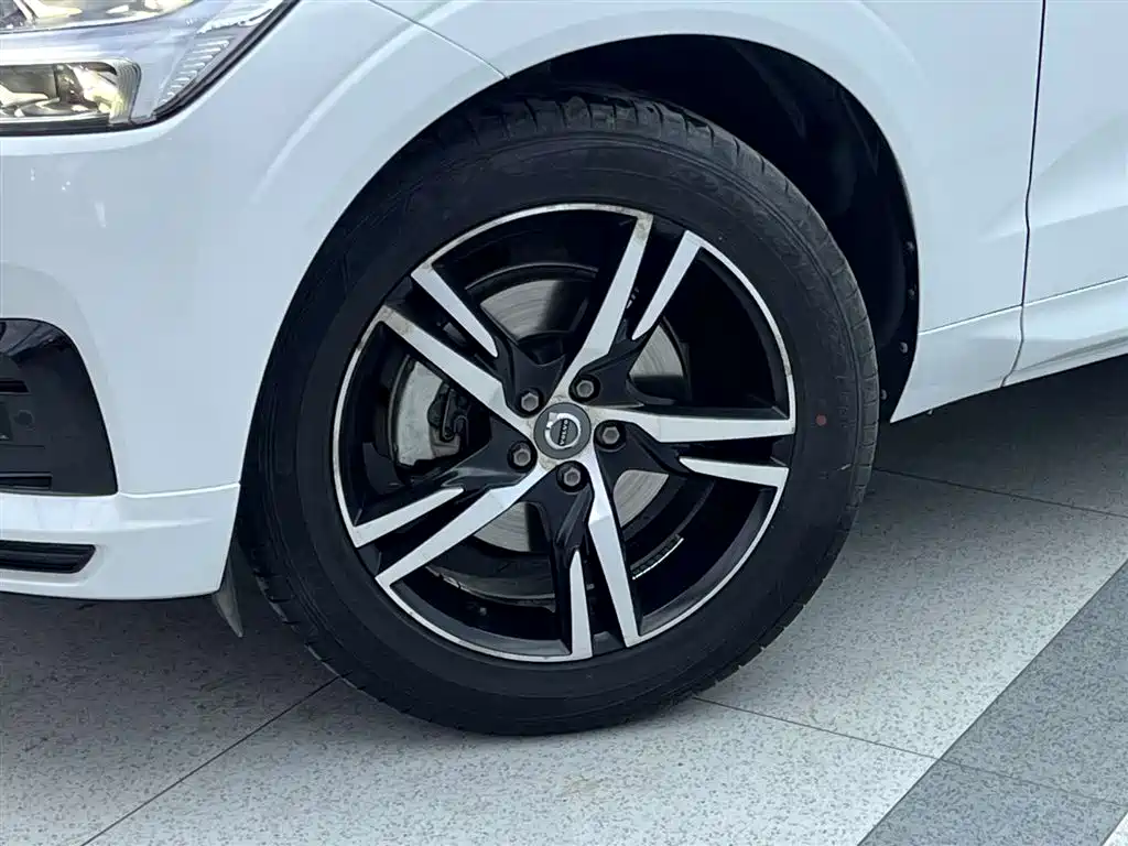 Volvo XC60 2018 T5 AWD Zhiyuan Sport Edition