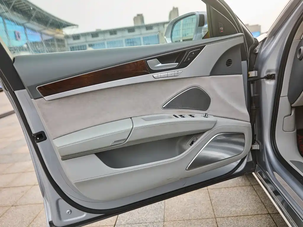Audi A8L 2014 60 TFSI quattro Exclusive