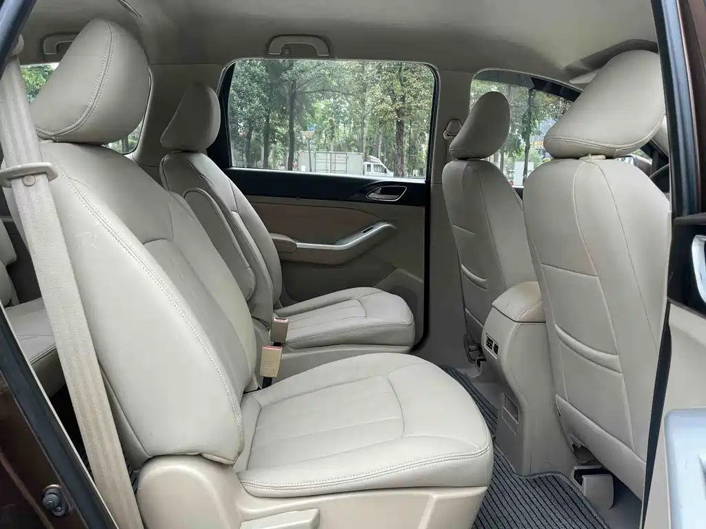 Baojun 730 2014 1.5L Manual Standard Edition 7-seat