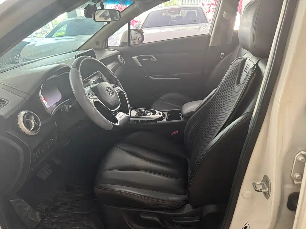 BAIC EU5 2018 R500 Zhifeng Edition
