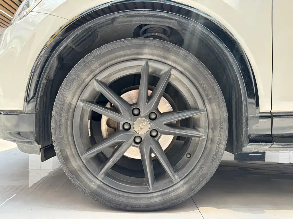 Audi Q2L 2020 35 TFSI Entry Dynamic