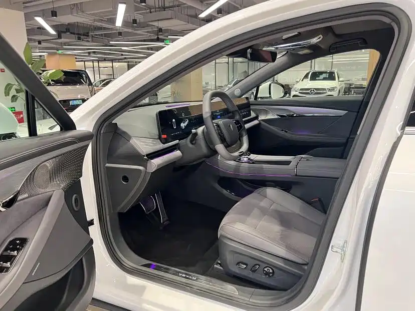 Voyah Zhuiguang 2024 PHEV AWD Ultra-Long Range Executive Edition