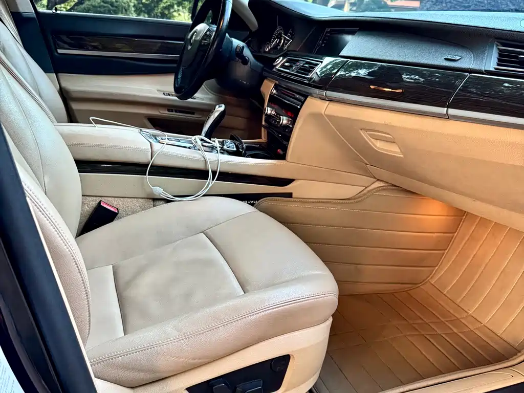 BMW 7 Series 2009 740Li Leading Edition
