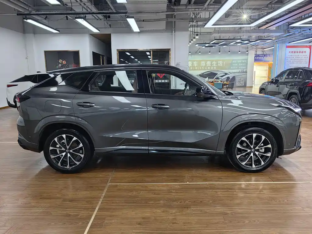 Changan UNI-Z PHEV 2024 Blue Whale iDD 125km Excellence Edition