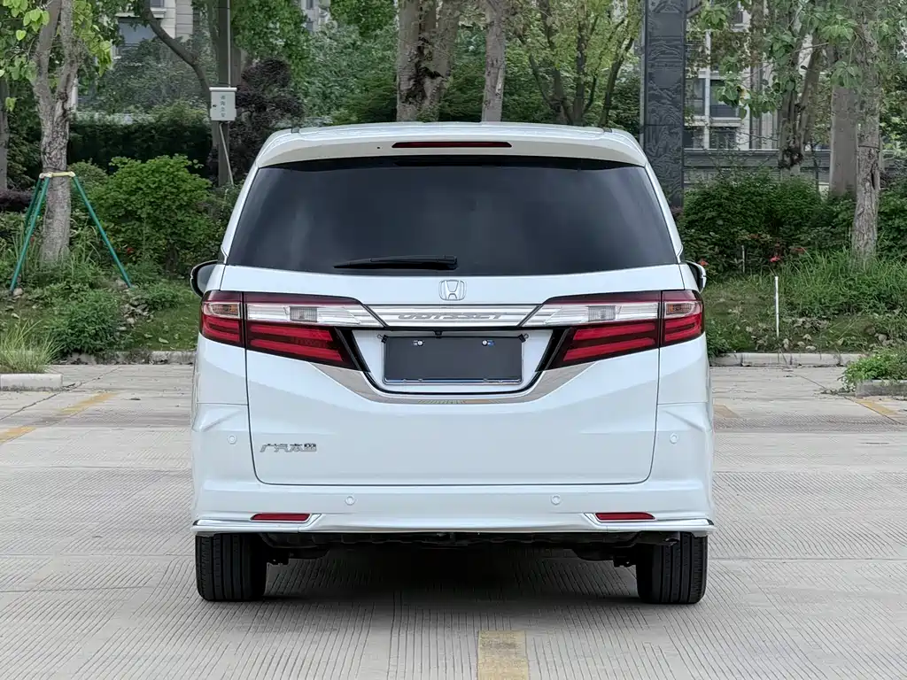 Honda Odyssey 2015 Facelift 2.4L Zhiku Edition