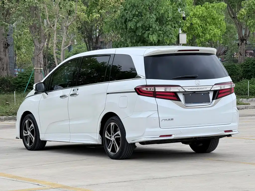 Honda Odyssey 2015 Facelift 2.4L Zhiku Edition