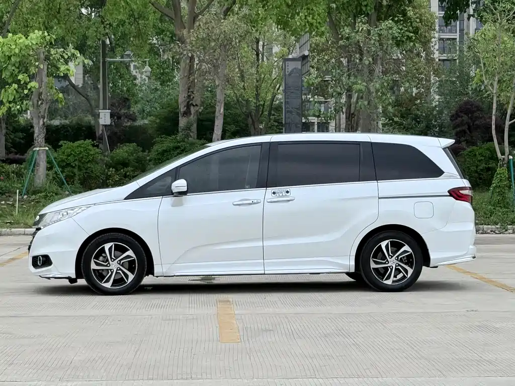 Honda Odyssey 2015 Facelift 2.4L Zhiku Edition