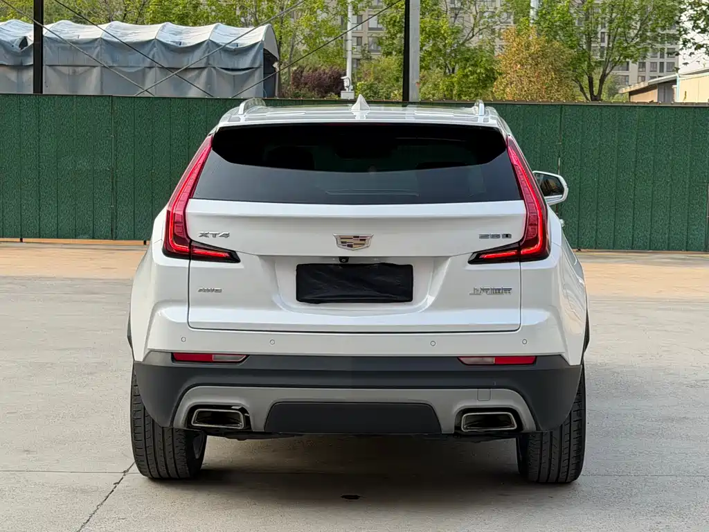 Cadillac XT4 2018 28T AWD Platinum Edition