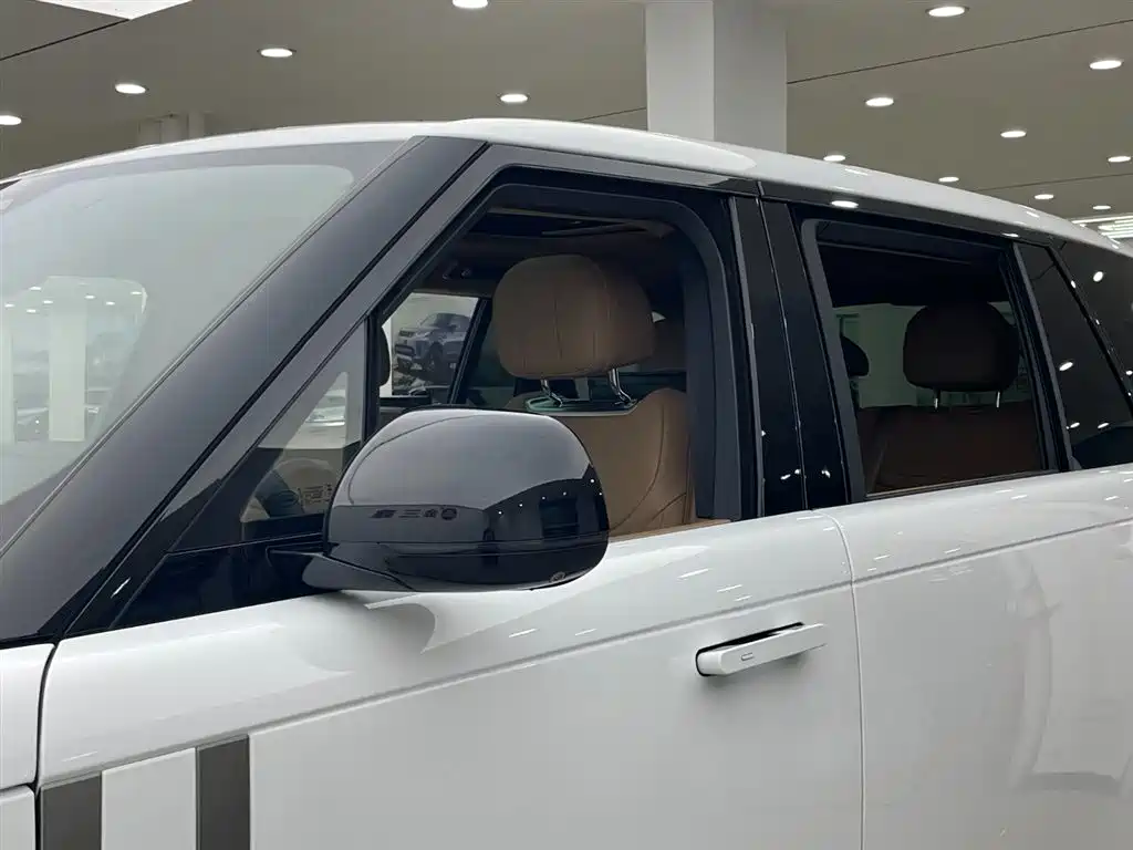 2024 Land Rover Range Rover 3.0 L6 400PS Autobiography LWB
