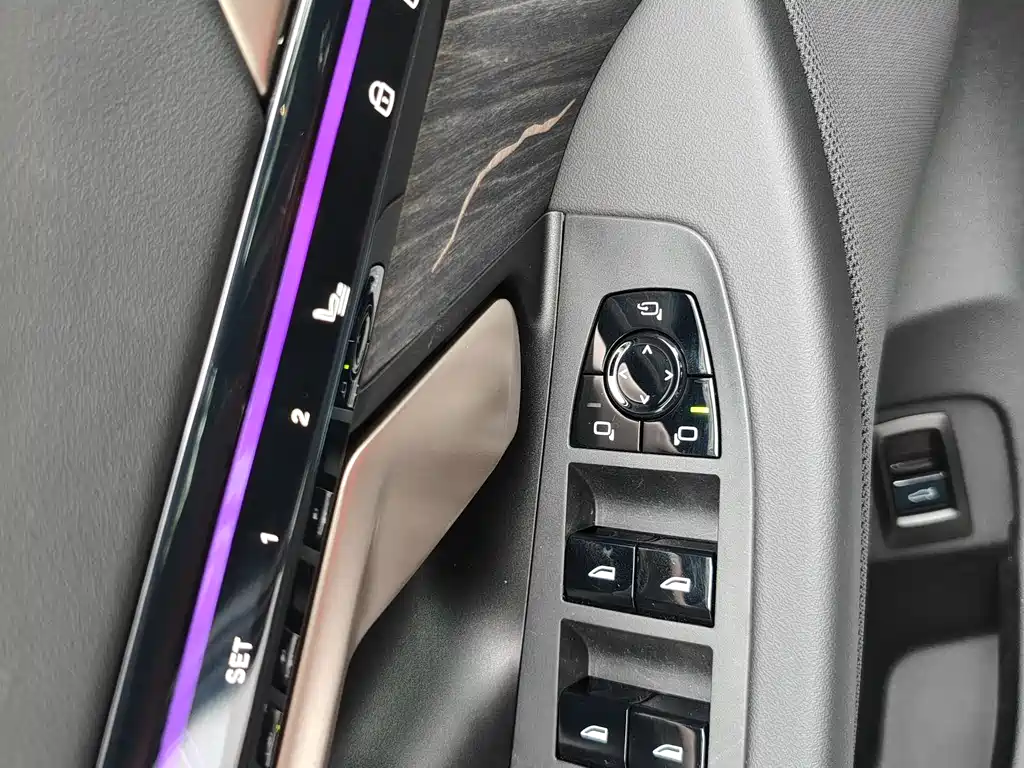 BMW 5 Series 2025 530Li Exclusive M Sport Package - фото 11