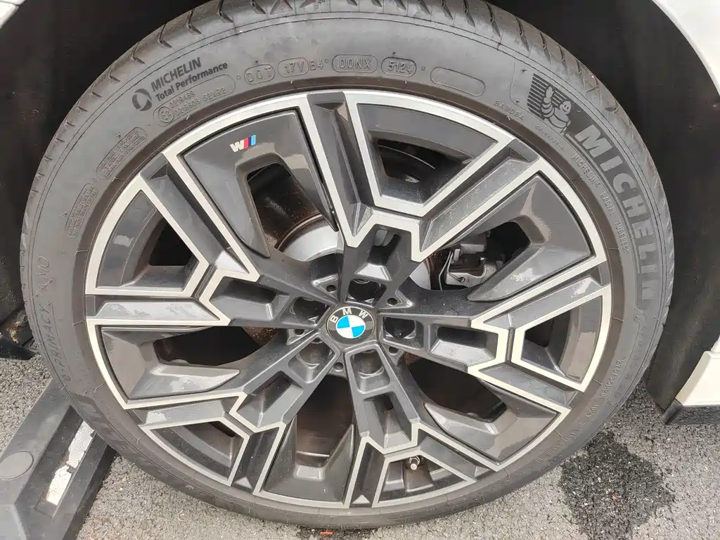 BMW 5 Series 2025 530Li Exclusive M Sport Package - фото 9