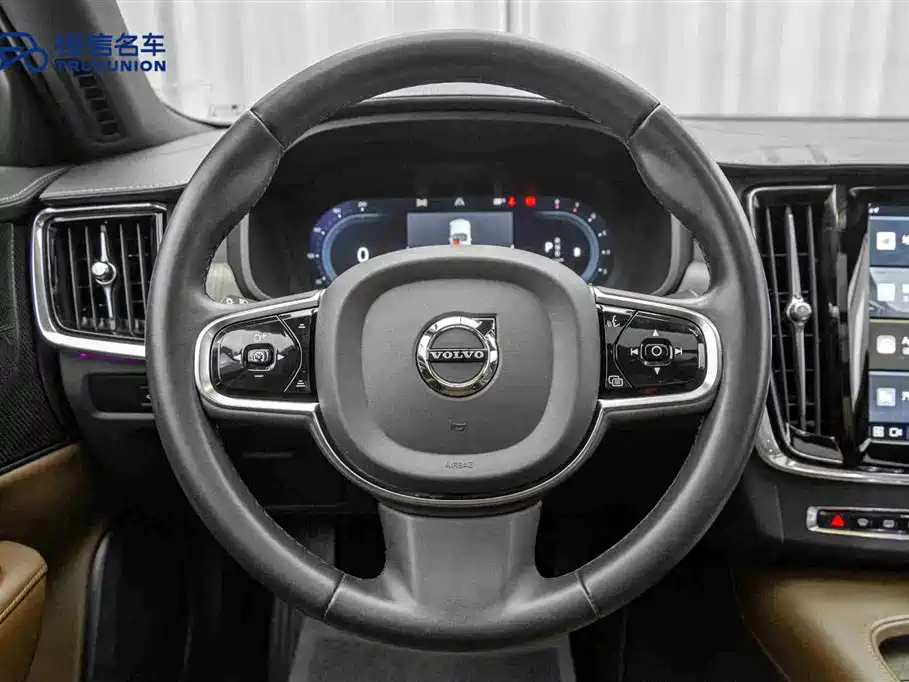 沃尔沃S90 2023款 B5 智远豪华版