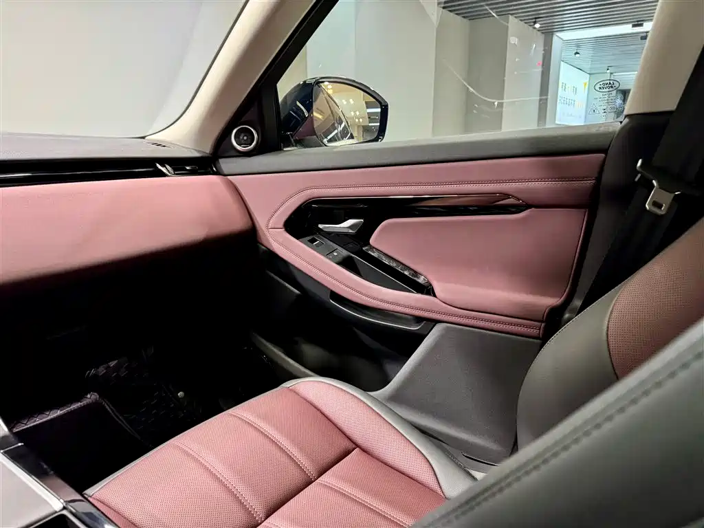 Range Rover Evoque L 2024 SE