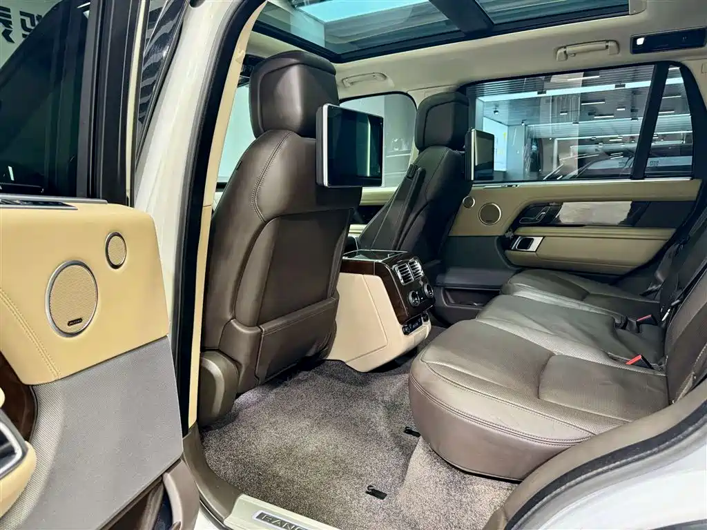 Land Rover Range Rover 2021 3.0 L6 Heritage Extended Classic Edition