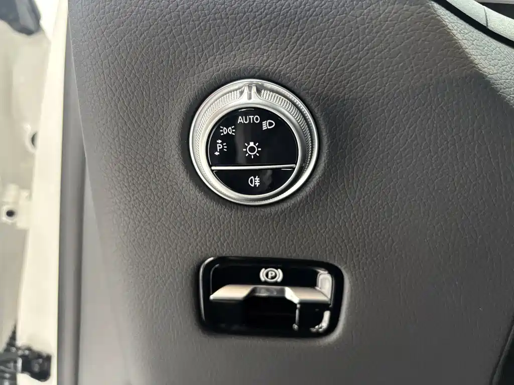 Mercedes-Benz GLC 300 L 4MATIC Dynamic 5-Seater 2025