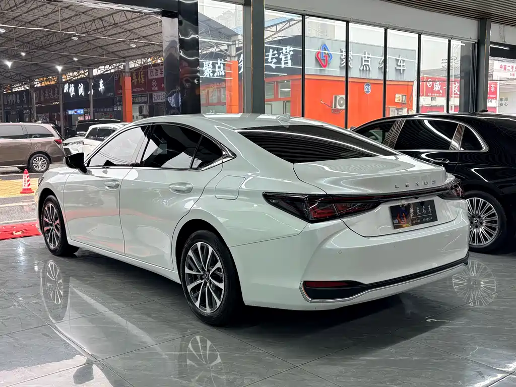 Lexus ES 2025 200 Premium Edition
