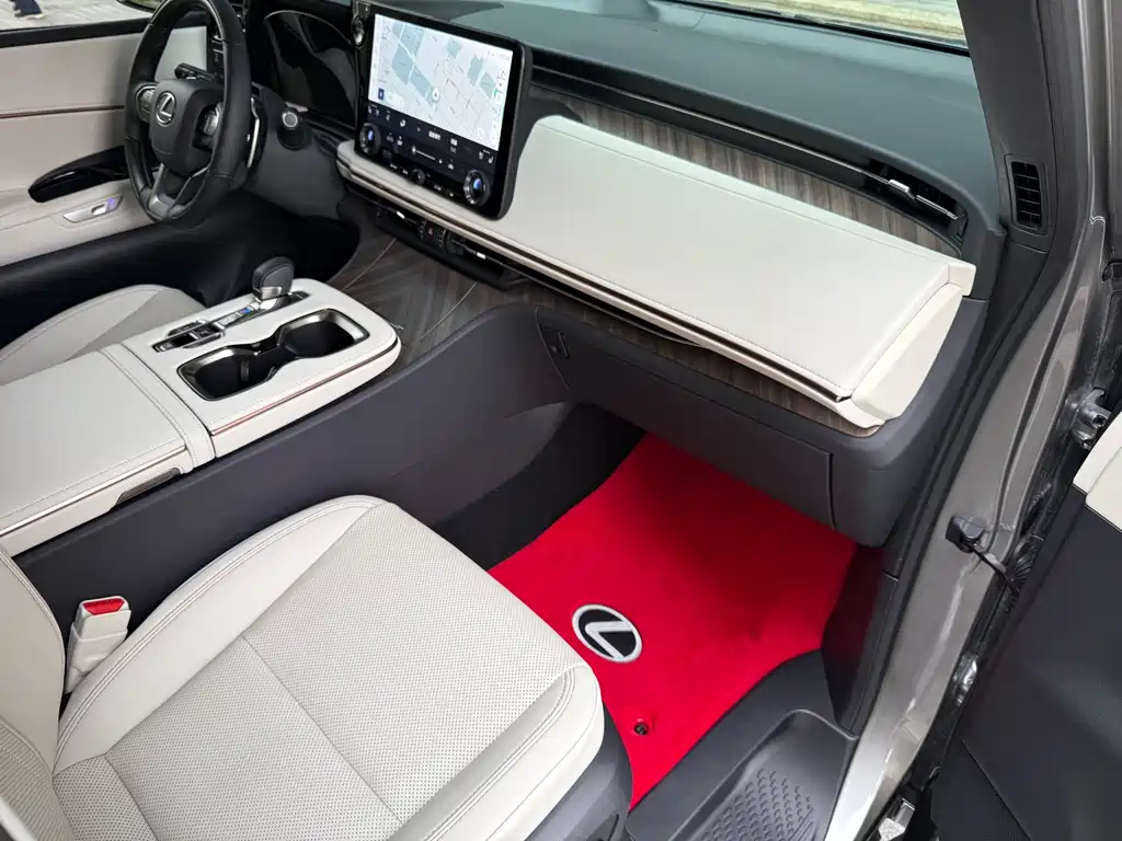 Lexus LM 500h 6-Seater Supreme Edition 2025