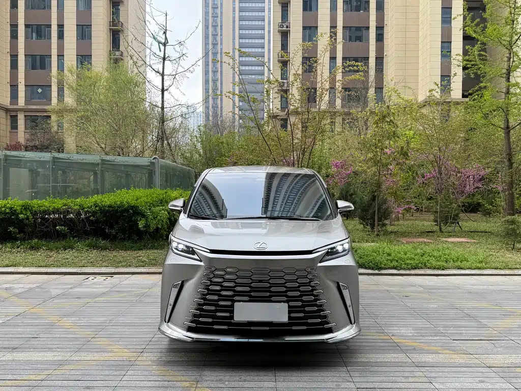 Lexus LM 500h 6-Seater Supreme Edition 2025