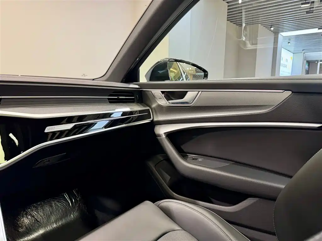 Audi A6L 2025 Facelift 40 TFSI Luxury Dynamic Edition