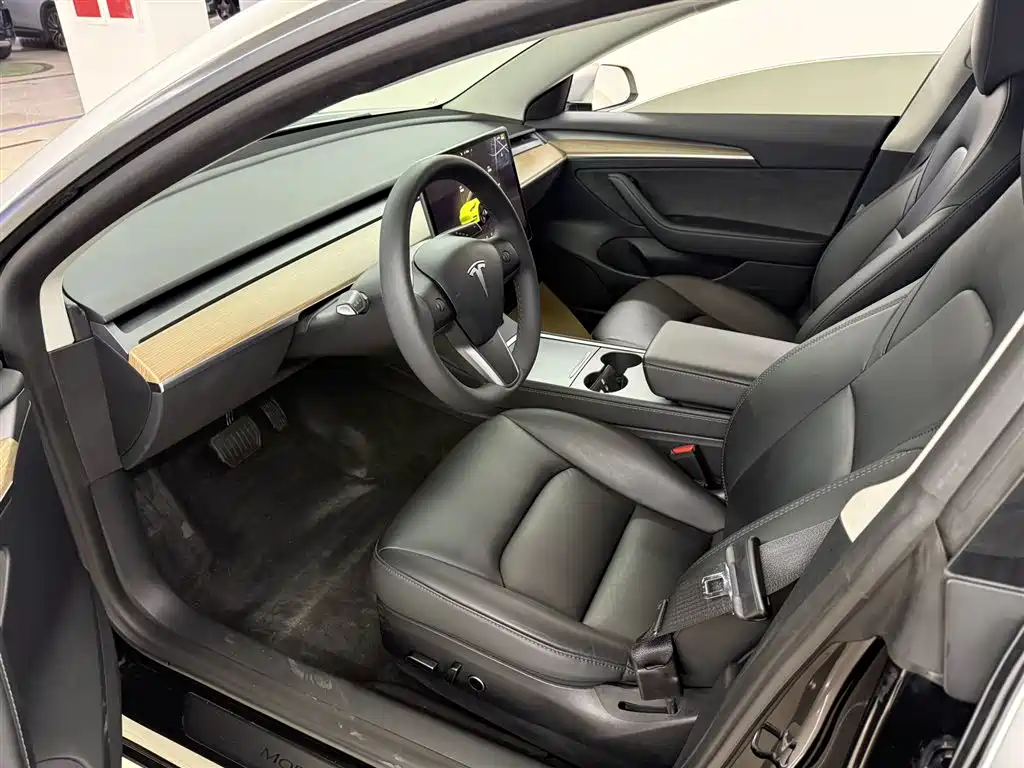 Model 3 2022 Rear-Wheel Drive