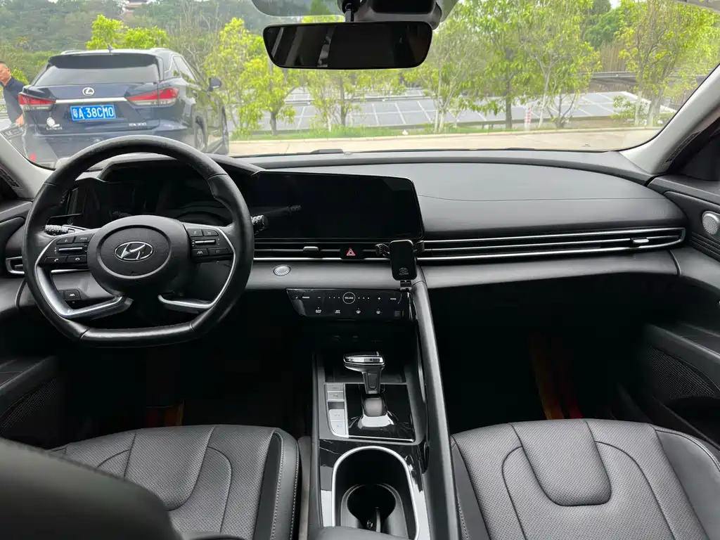 2021 Hyundai Elantra 1.5L CVT LUX