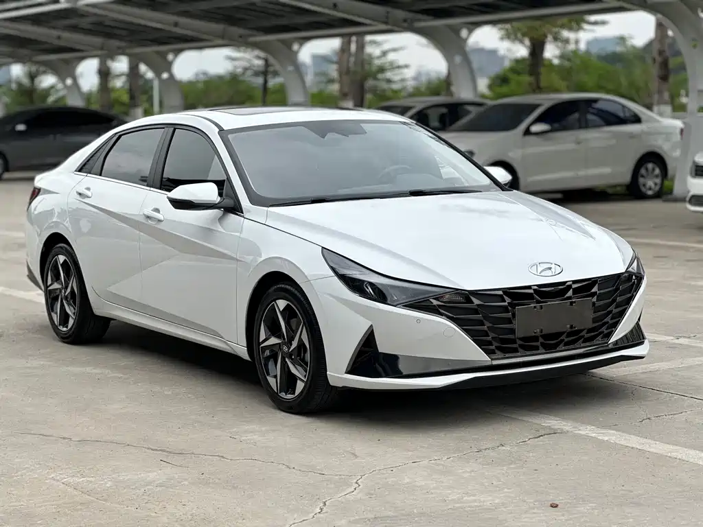 2021 Hyundai Elantra 1.5L CVT LUX