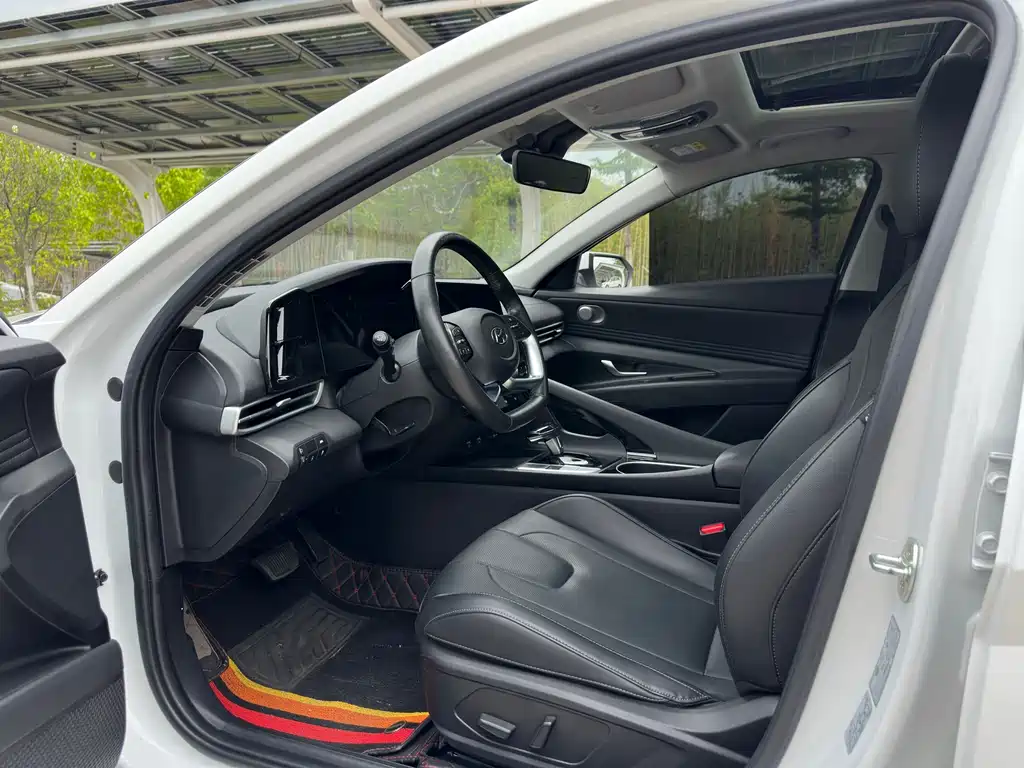 2021 Hyundai Elantra 1.5L CVT LUX