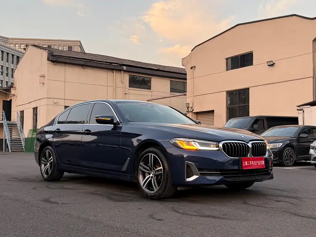 BMW 5 Series 2022 530Li Leading Edition Luxury Package - фото 3