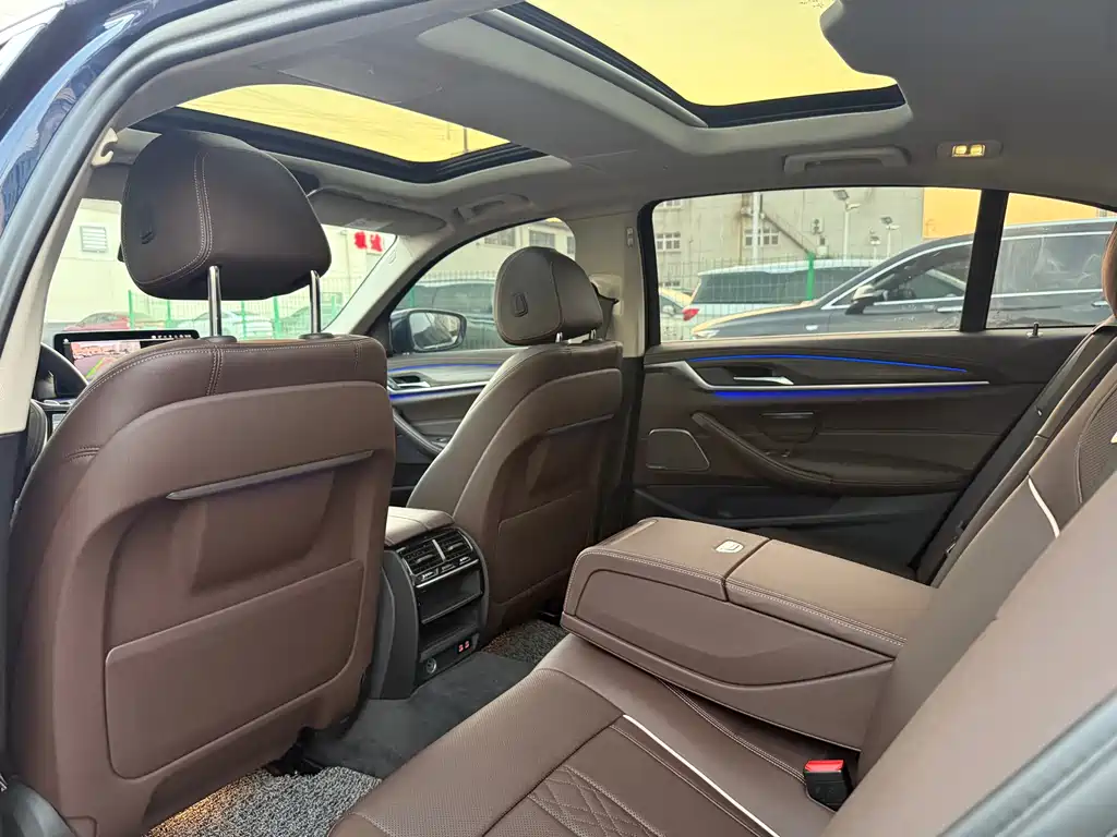 BMW 5 Series 2022 530Li Leading Edition Luxury Package - фото 6