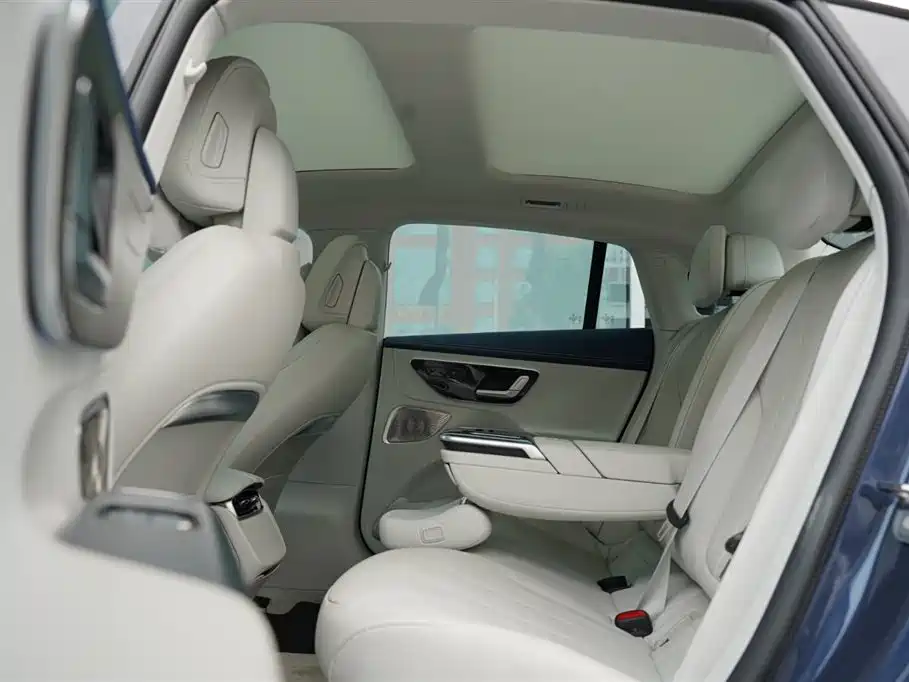 Mercedes-Benz EQE 500 4MATIC Luxury Edition 2025