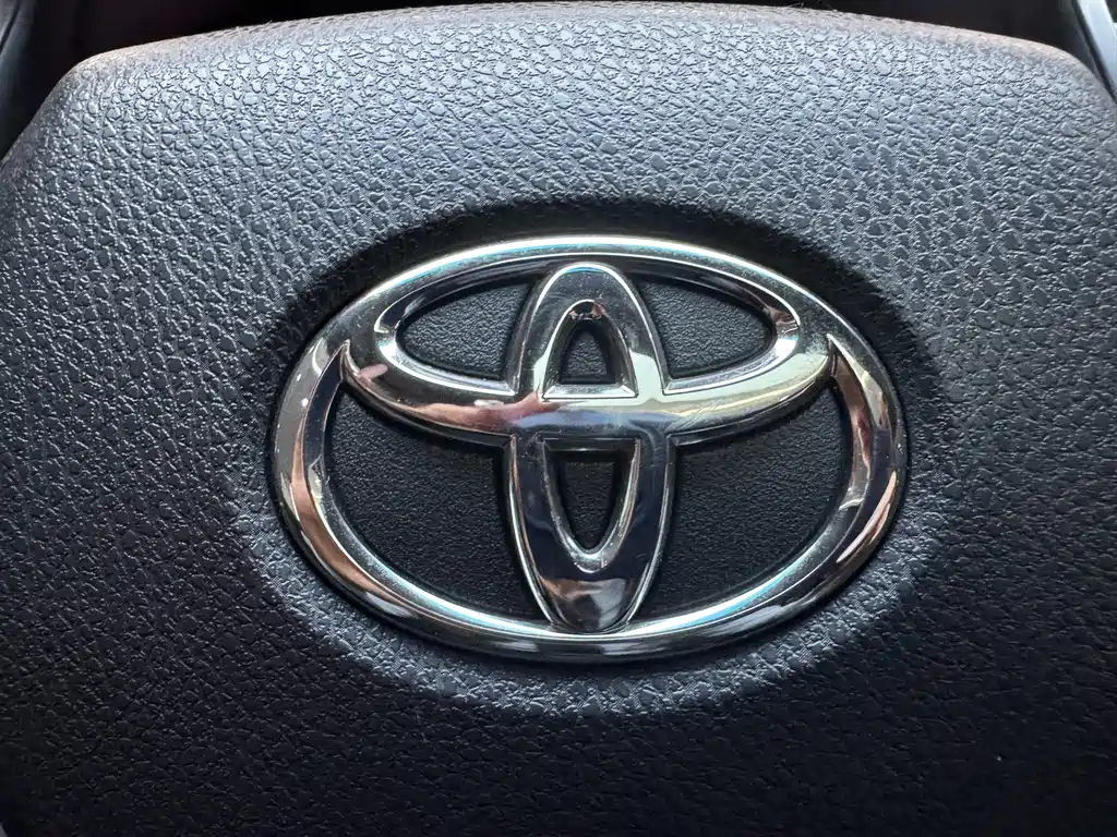 Camry 2023 2.0GVP Leading Edition