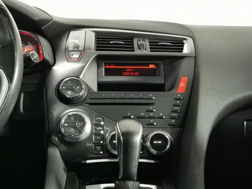 DS 5 2015 1.6T Elegant Edition THP160
