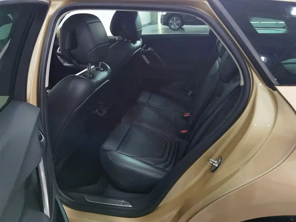 DS 5 2015 1.6T Elegant Edition THP160