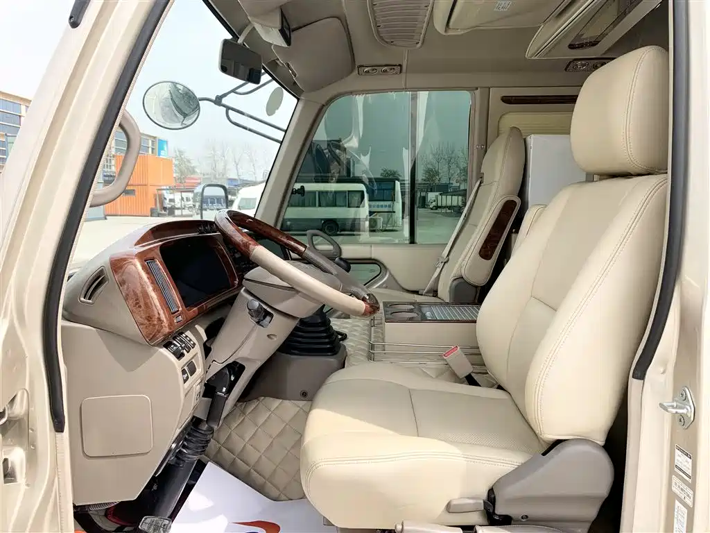 Toyota Coaster 2015