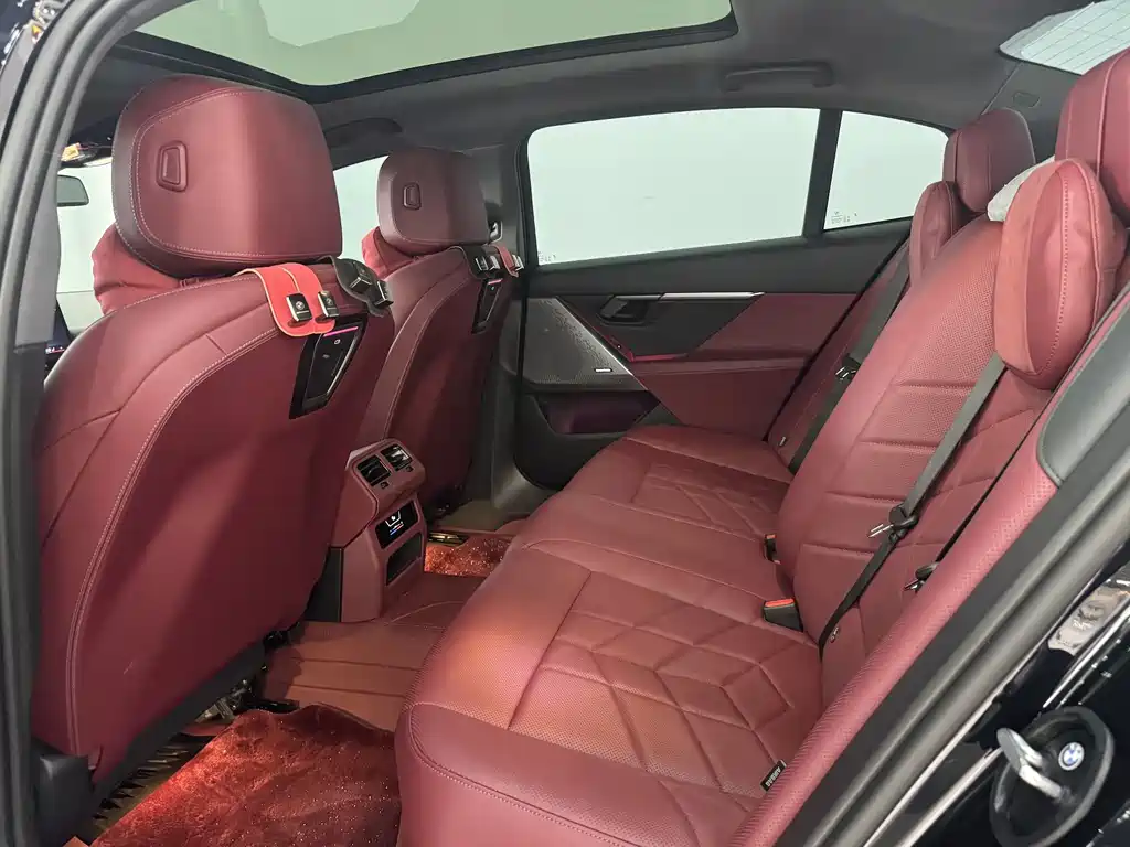BMW 5 Series 2025 530Li Leading Edition M Sport Package - фото 4