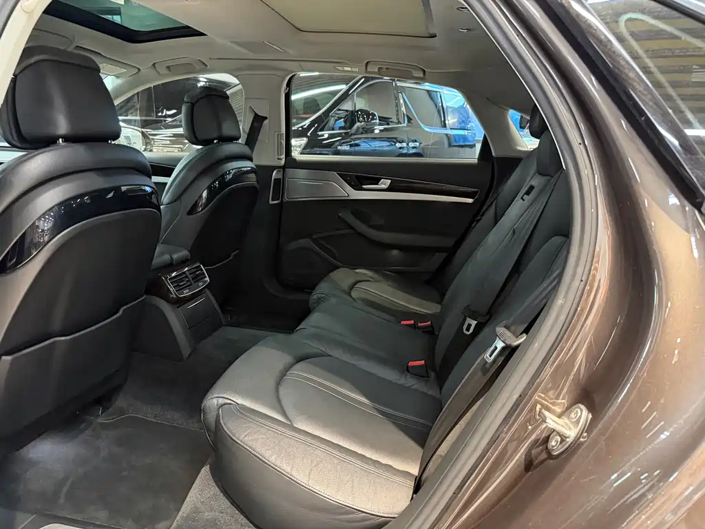 Audi A8L 45 TFSI quattro Comfort Edition