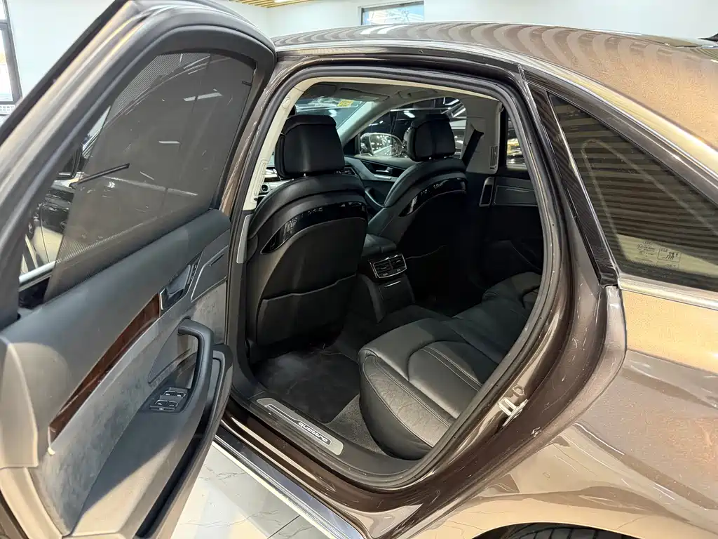 Audi A8L 45 TFSI quattro Comfort Edition