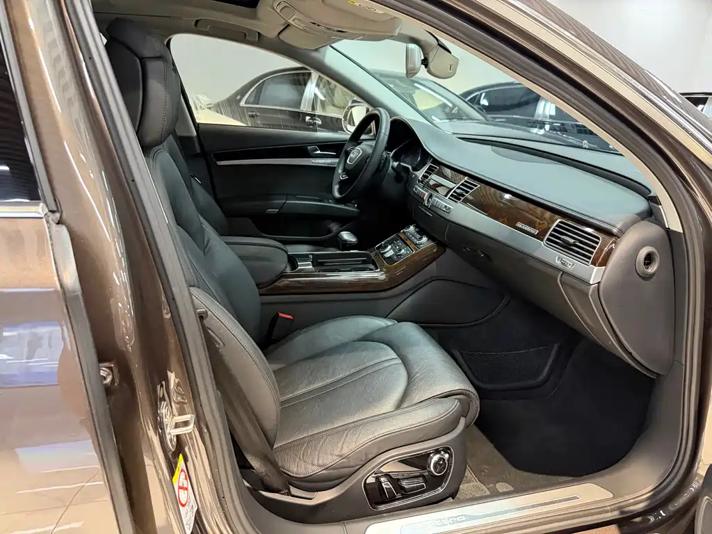 Audi A8L 45 TFSI quattro Comfort Edition