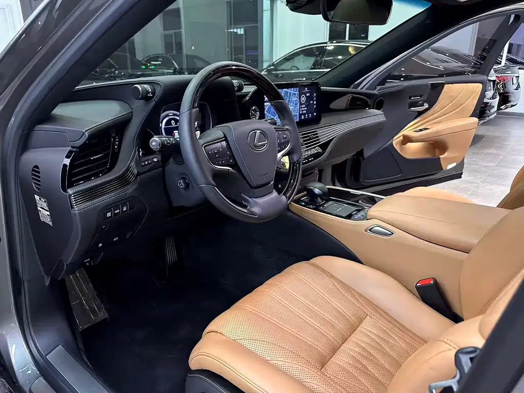 Lexus LS 500h Luxury Edition 2021