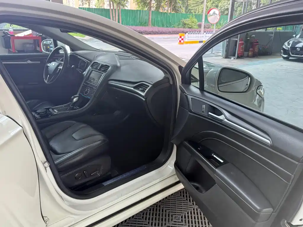 Ford Mondeo 2013 2.0L GTDi240 Luxury Sport