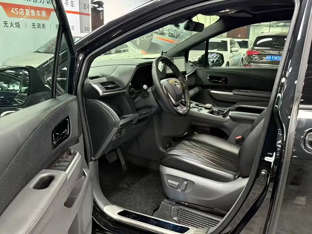 Toyota Sienna 2024 2.5L Hybrid Comfort Edition