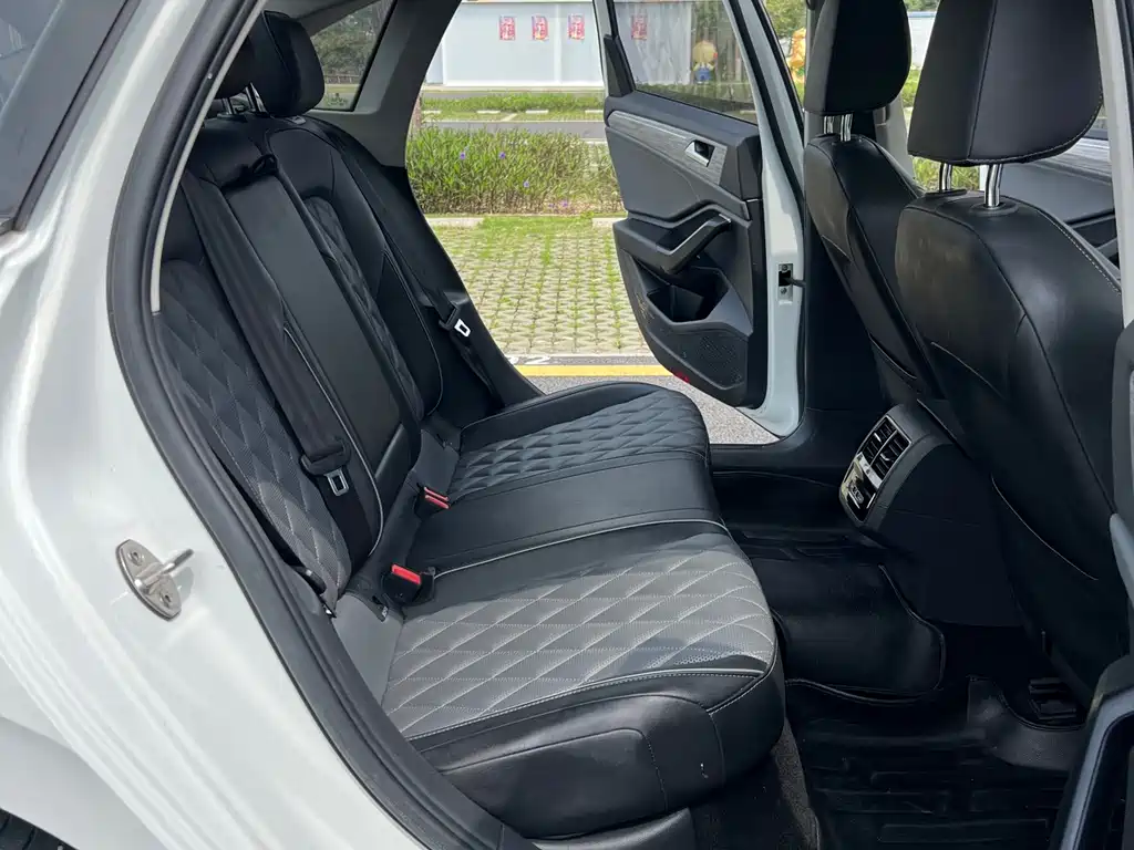 Volkswagen Sagitar 2023 300TSI DSG Beyond Edition