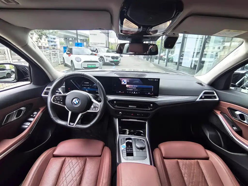 BMW i3 2025 eDrive 40 L Black Panel Edition - фото 5