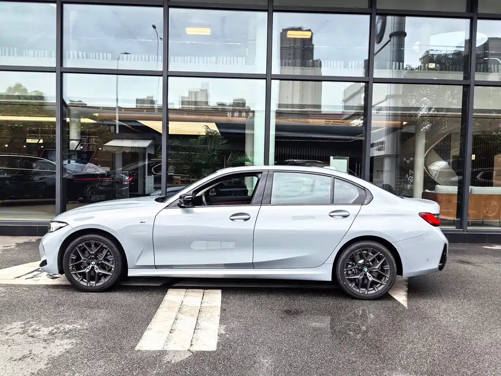 BMW 3 Series 2025 330Li M Sport Night Edition