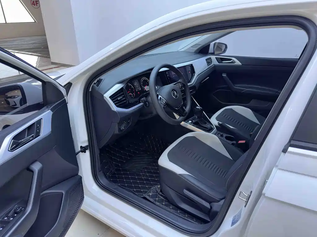 Volkswagen Polo 2021 Plus 1.5L Automatic Colorful Tech Edition