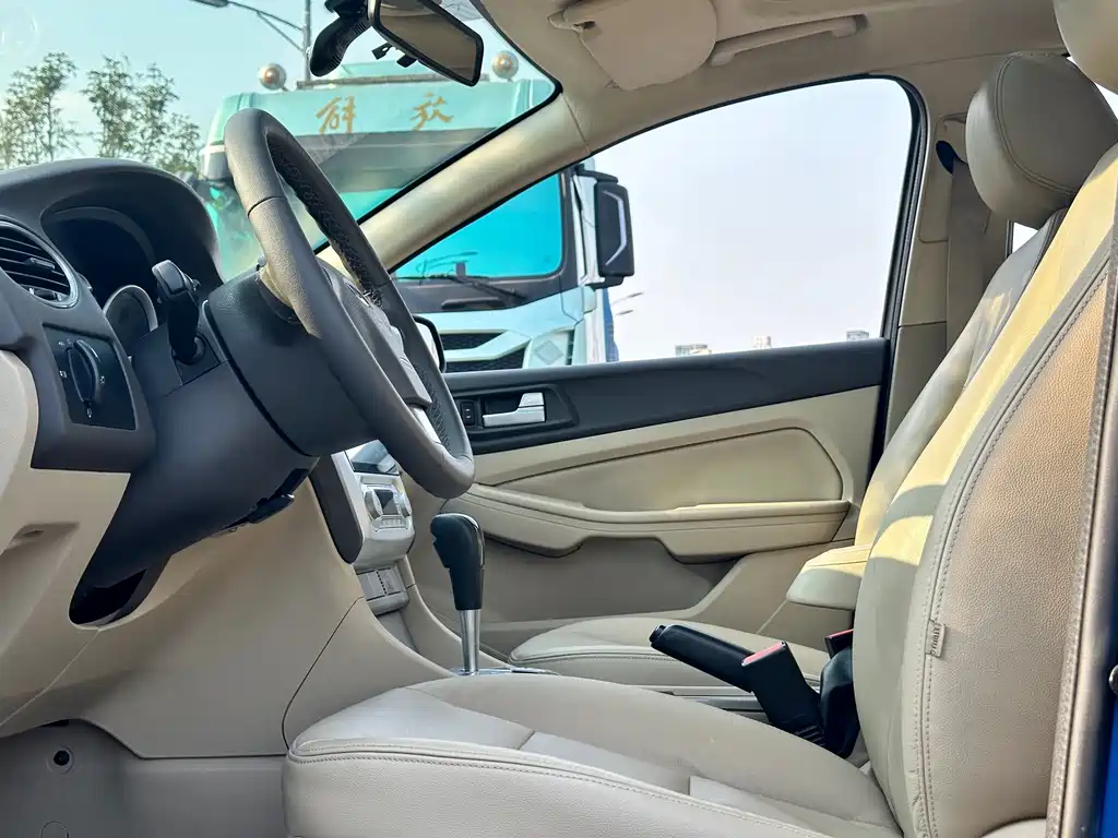 Ford Focus 2013 Hatchback Classic 1.8L Automatic Fashion Edition