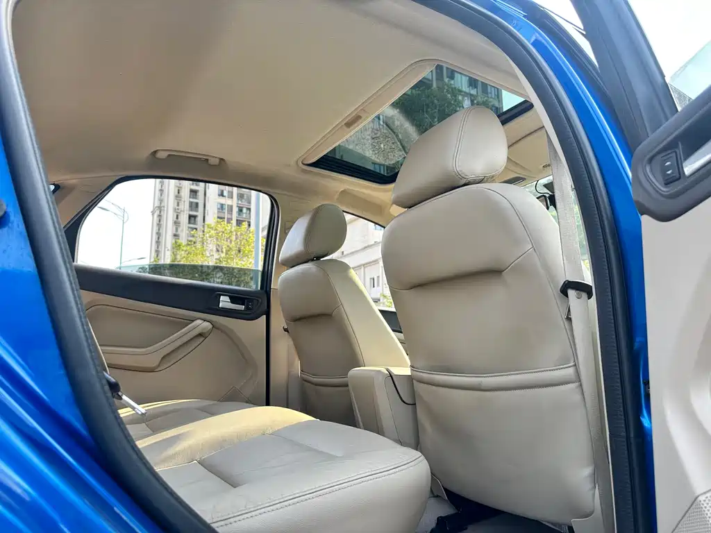 Ford Focus 2013 Hatchback Classic 1.8L Automatic Fashion Edition