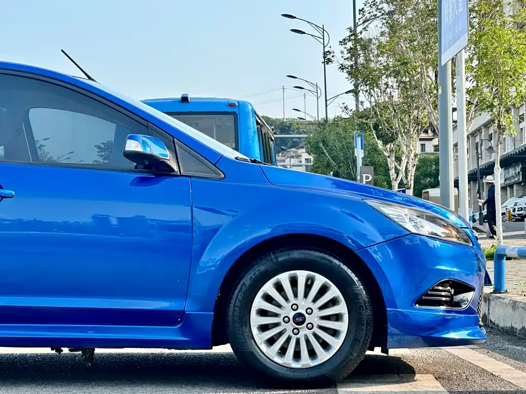Ford Focus 2013 Hatchback Classic 1.8L Automatic Fashion Edition