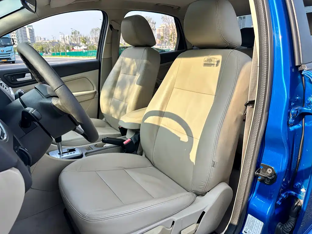 Ford Focus 2013 Hatchback Classic 1.8L Automatic Fashion Edition